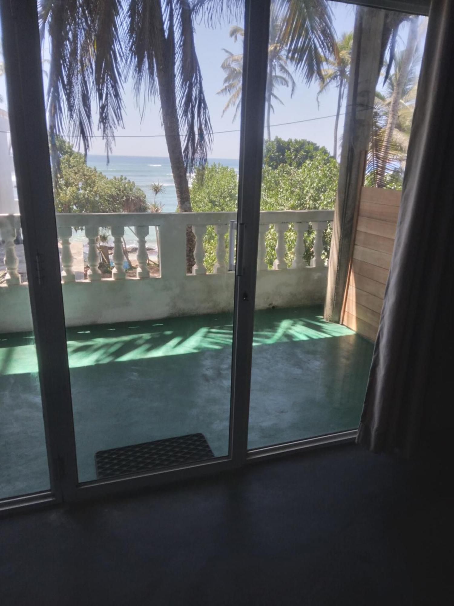 Sunray Rest - Beach View Homestay Mirissa Exteriör bild