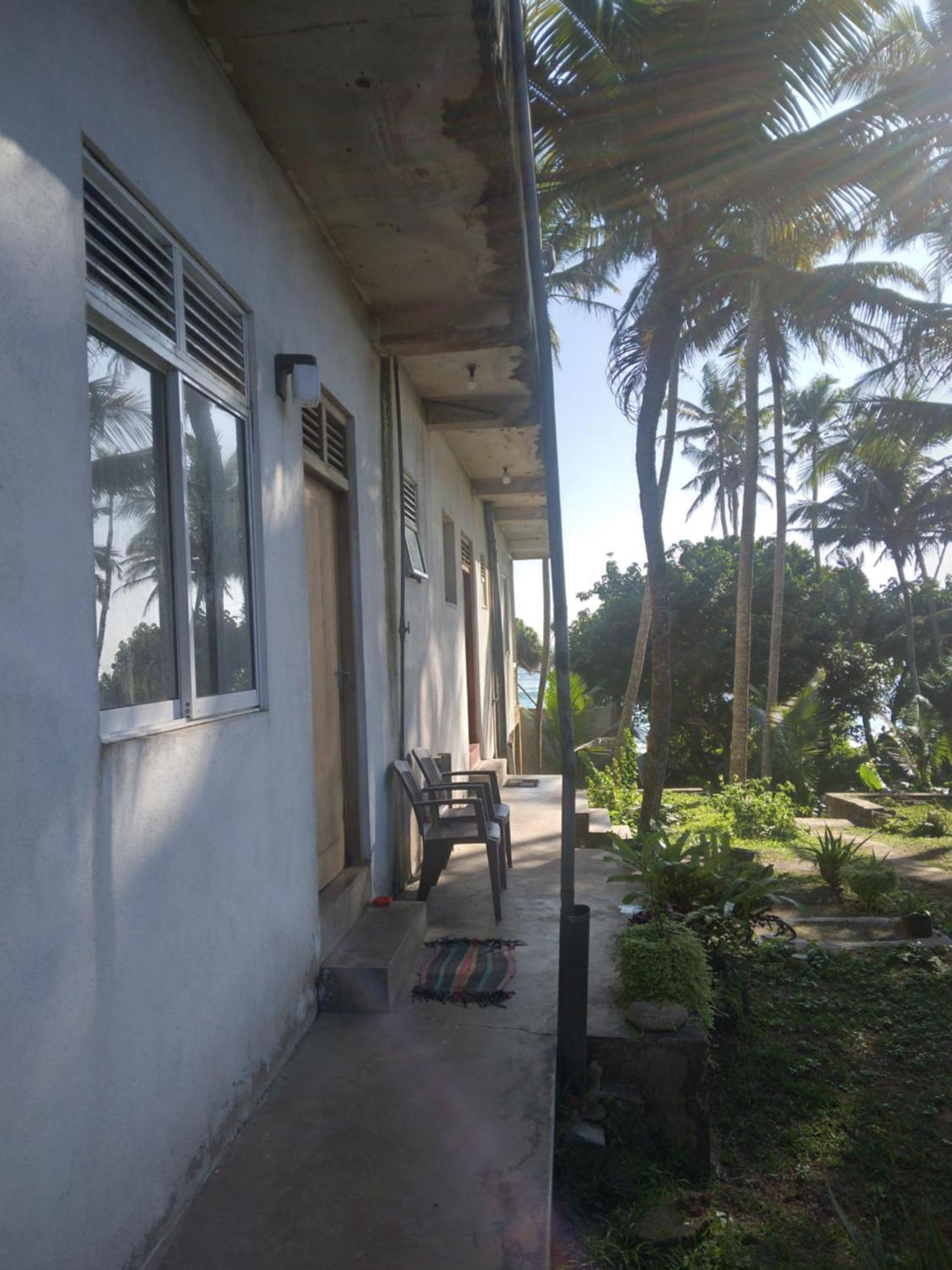 Sunray Rest - Beach View Homestay Mirissa Exteriör bild