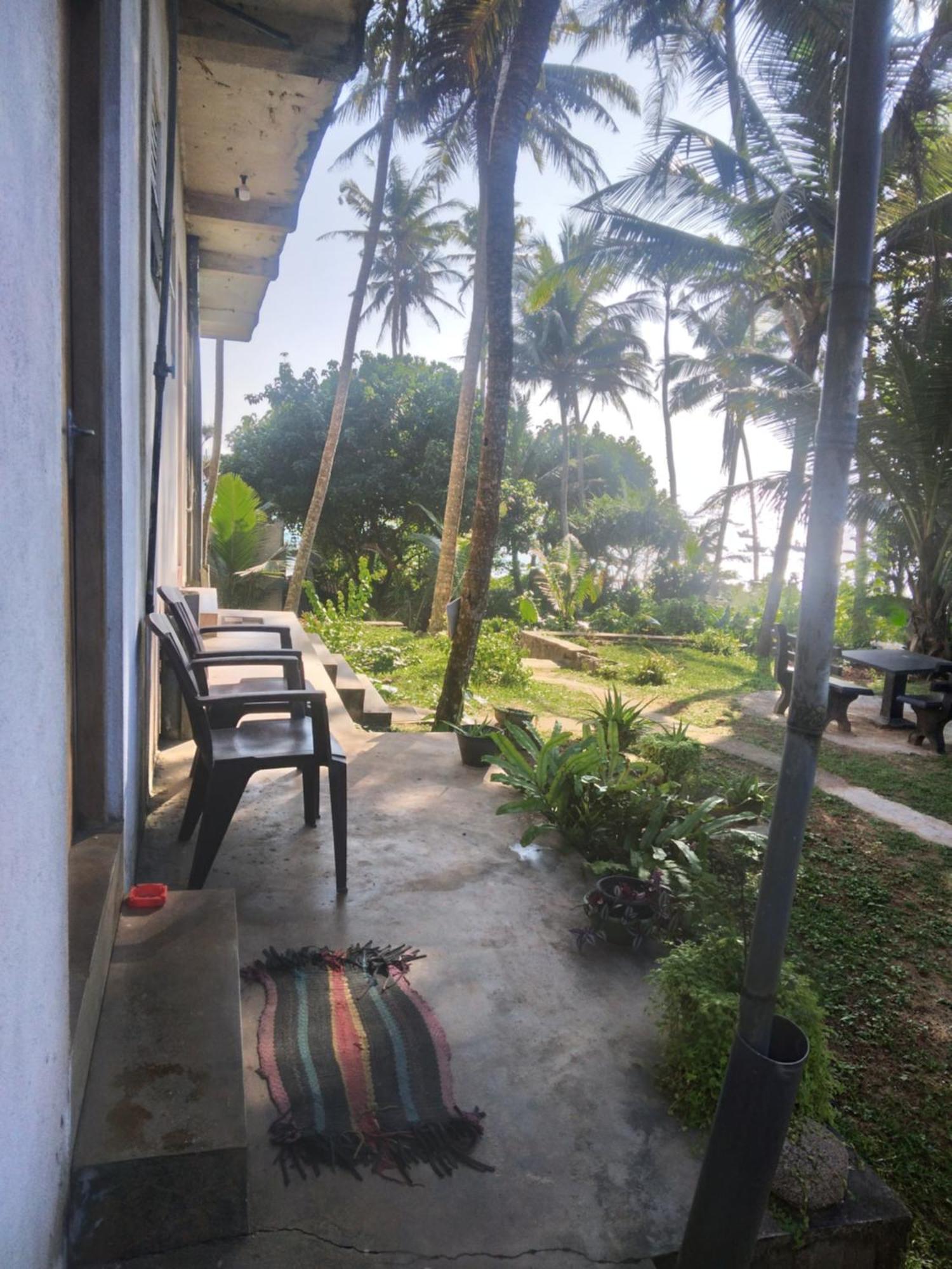 Sunray Rest - Beach View Homestay Mirissa Exteriör bild