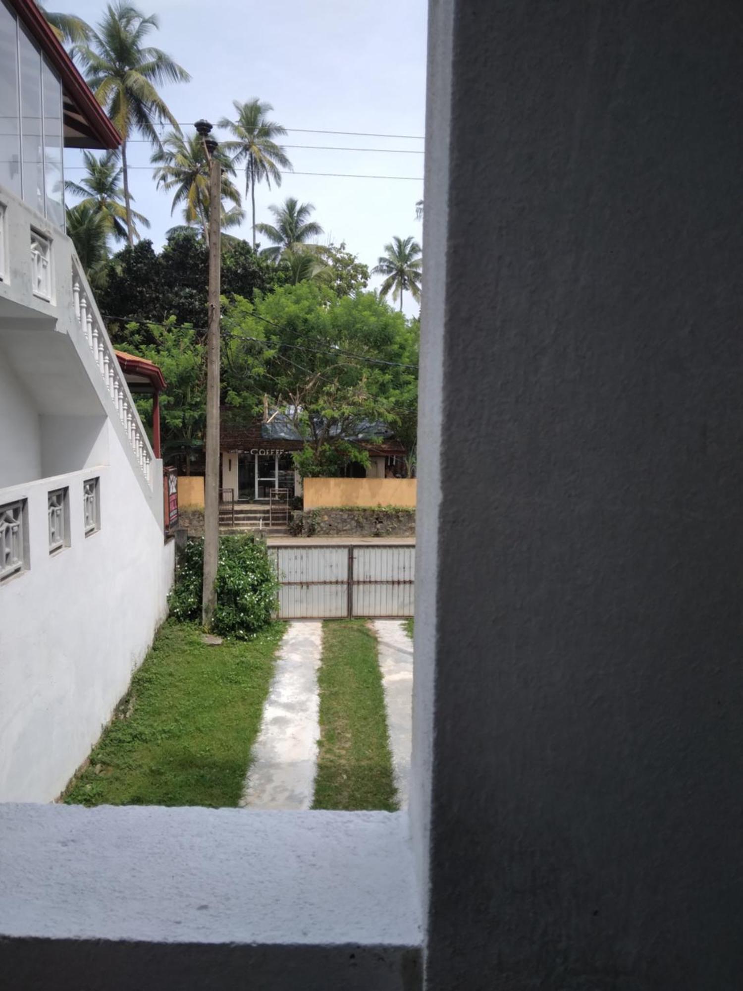 Sunray Rest - Beach View Homestay Mirissa Exteriör bild