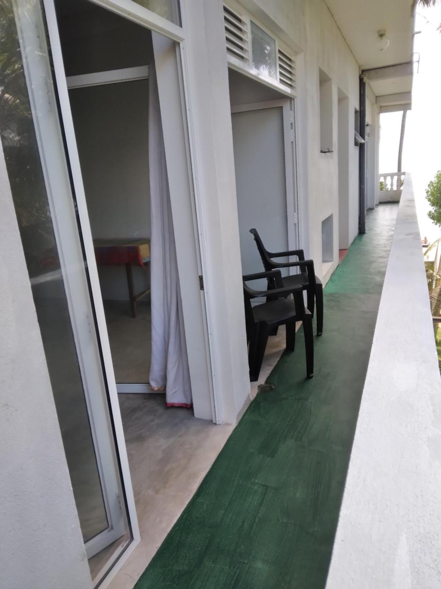 Sunray Rest - Beach View Homestay Mirissa Exteriör bild