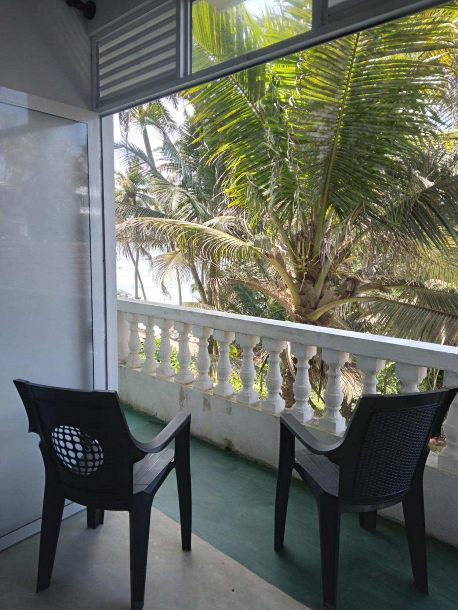 Sunray Rest - Beach View Homestay Mirissa Exteriör bild