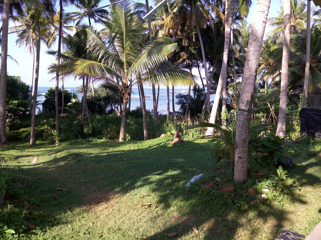 Sunray Rest - Beach View Homestay Mirissa Exteriör bild