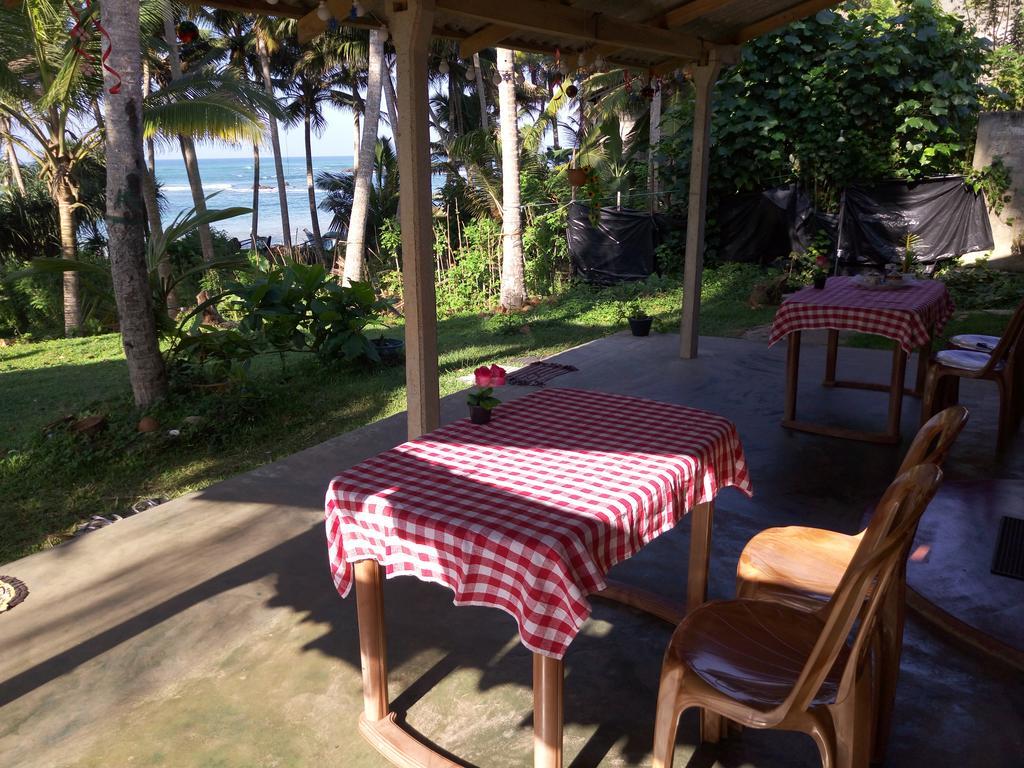 Sunray Rest - Beach View Homestay Mirissa Exteriör bild