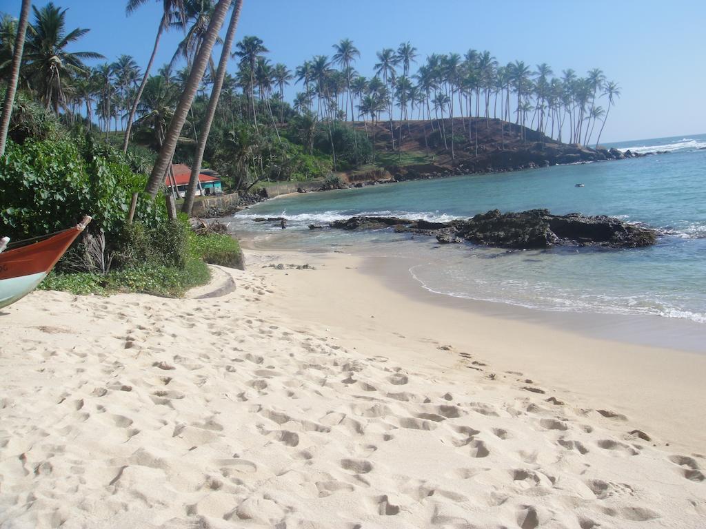 Sunray Rest - Beach View Homestay Mirissa Exteriör bild