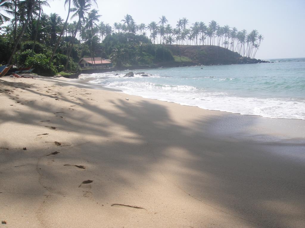 Sunray Rest - Beach View Homestay Mirissa Exteriör bild