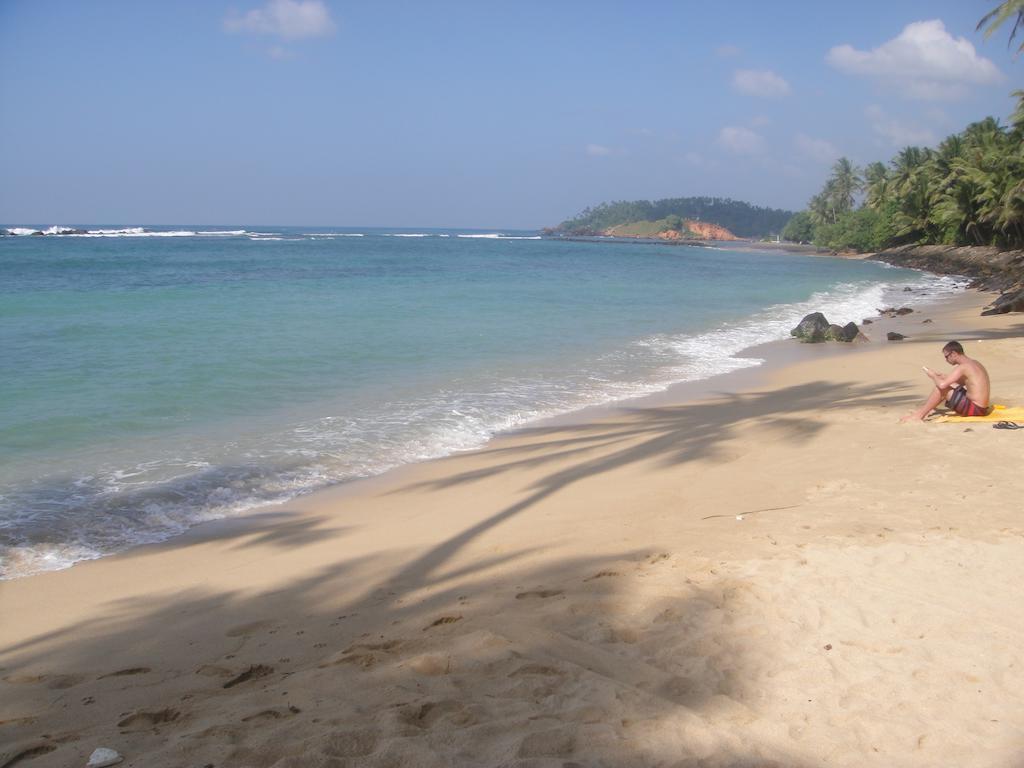Sunray Rest - Beach View Homestay Mirissa Exteriör bild