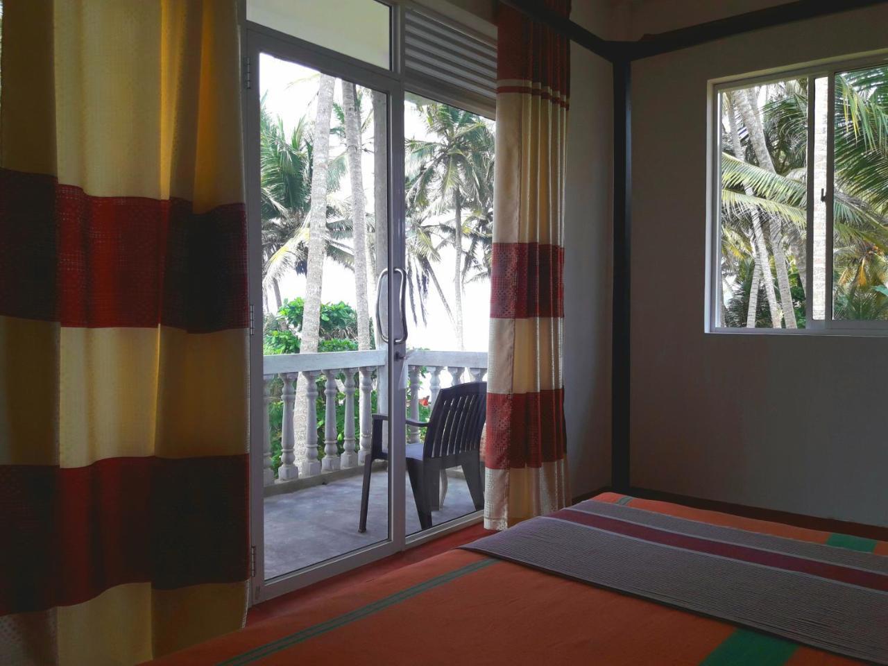 Sunray Rest - Beach View Homestay Mirissa Exteriör bild